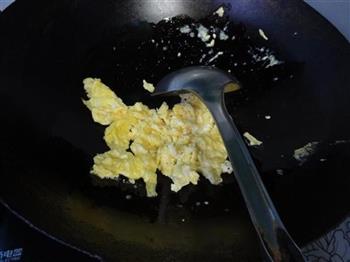 鸡蛋炒苦瓜的做法图解4