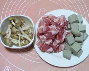 黑豆腐泡菜锅的做法步骤2