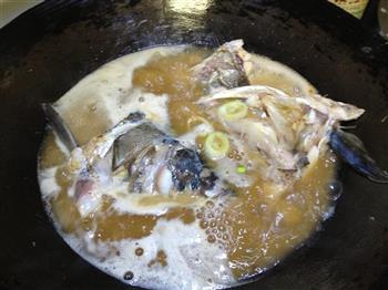 豆腐鱼头砂锅煲的做法步骤4
