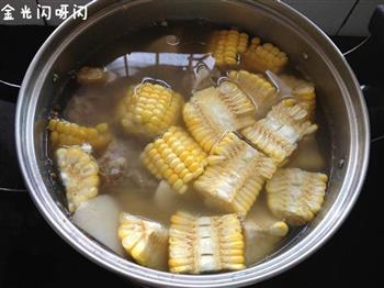 玉米莲藕排骨汤的做法步骤4