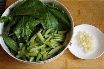 蒜茸菜苔的做法图解2