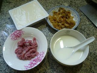 里脊肉榨菜豆腐羹的做法步骤1