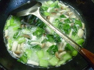 蟹味菇青菜泡饭的做法步骤10