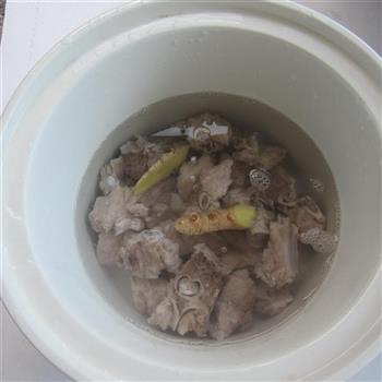 冬瓜干贝排骨汤的做法步骤3