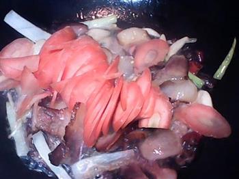 胡萝卜蒜苗炒腊肉的做法步骤5