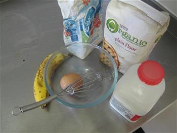 香蕉鸡蛋卷饼的做法步骤1