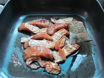 大蒜煮鱼的做法步骤3