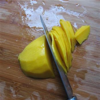 芒果奶油蛋糕的做法步骤2