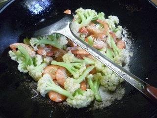 青椒鲜虾炒花菜的做法步骤8