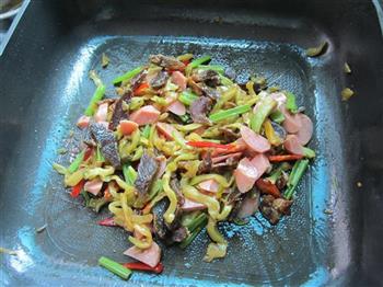 腊肉炒火腿榨菜的做法步骤8