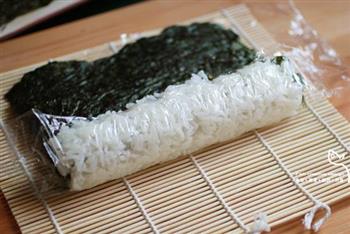 飞鱼籽寿司卷的做法步骤4