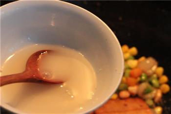 桂圆虾仁玉米粒的做法步骤7