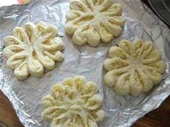 椰蓉花形面包的做法步骤11