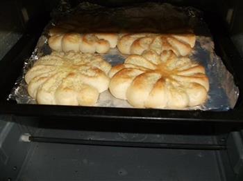 椰蓉花形面包的做法步骤12