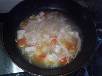 金针菇番茄豆腐汤的做法步骤6