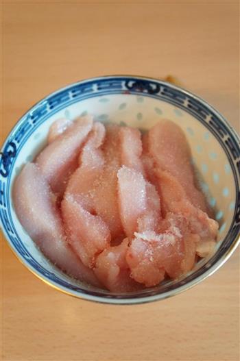蜜瓜椰丝鸡肉沙拉的做法步骤2