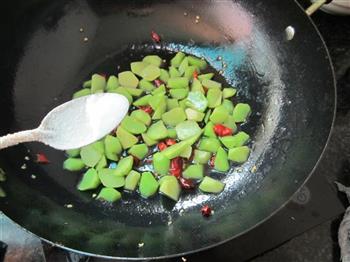 酸豆角炒莴笋丁的做法图解5