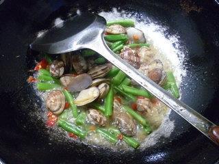 梅豆炒花蛤的做法步骤8