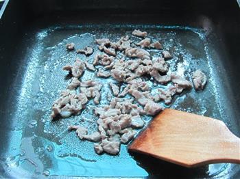 木耳蒜苔炒肉的做法步骤3
