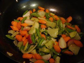 香煎三文鱼配蔬菜的做法图解5