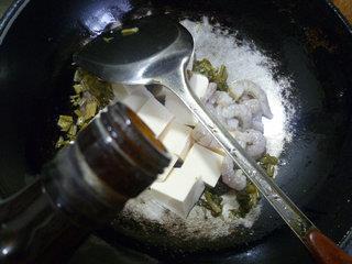 咸菜虾仁豆腐汤的做法步骤5