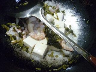 咸菜虾仁豆腐汤的做法步骤6