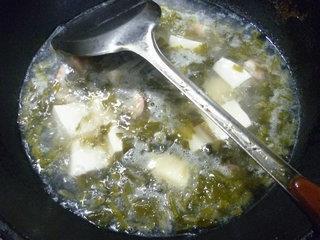 咸菜虾仁豆腐汤的做法步骤7