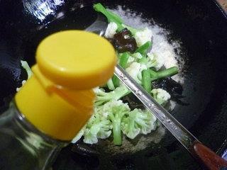 梅豆黑木耳炒花菜的做法步骤12