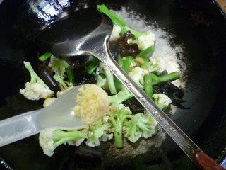 梅豆黑木耳炒花菜的做法步骤14