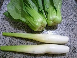里脊肉青菜茭白炒面的做法步骤1