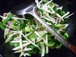里脊肉青菜茭白炒面的做法图解12