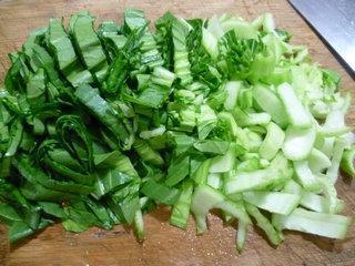 里脊肉青菜茭白炒面的做法步骤4