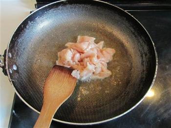 猪肚菇炒鸡片的做法步骤4