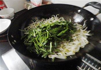 韭菜炒绿豆芽的做法步骤5