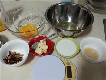 核桃红枣蛋糕的做法步骤1
