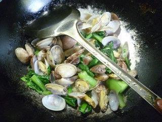 广东菜心炒花蛤的做法步骤10