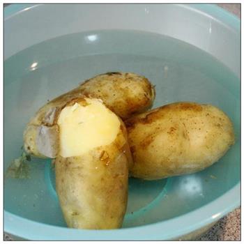 锅巴孜然土豆的做法步骤2