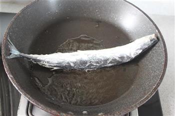 香煎秋刀鱼的做法步骤4
