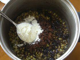 红糖绿豆沙冰棍的做法步骤2