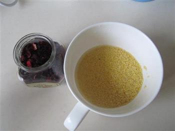 花果茶小米粥的做法步骤1