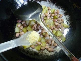 榨菜炒花生米的做法步骤11