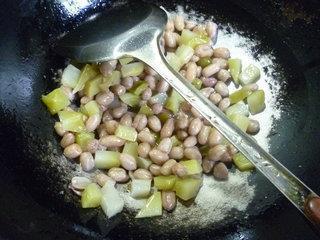 榨菜炒花生米的做法步骤12