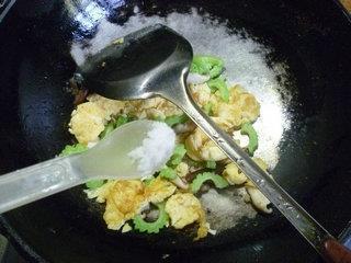 苦瓜香菇炒鸡蛋的做法步骤11