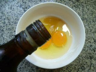 苦瓜香菇炒鸡蛋的做法步骤2