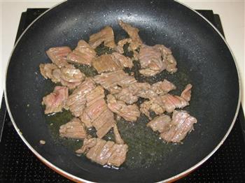 牛肉片炒莴笋的做法图解5