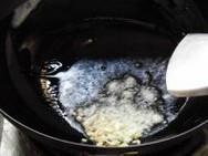 西兰花香菇烩酥肉的做法步骤8