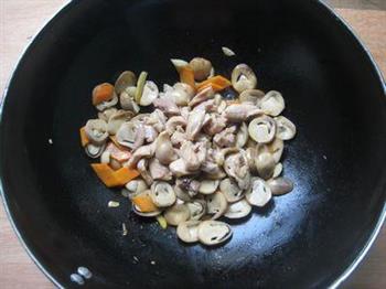 蚝油草菇鸡肉的做法步骤6