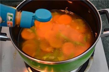 胡萝卜浓汤的做法图解5