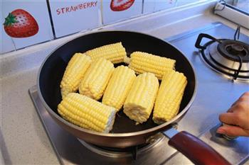 平底不粘锅烤玉米的做法步骤3