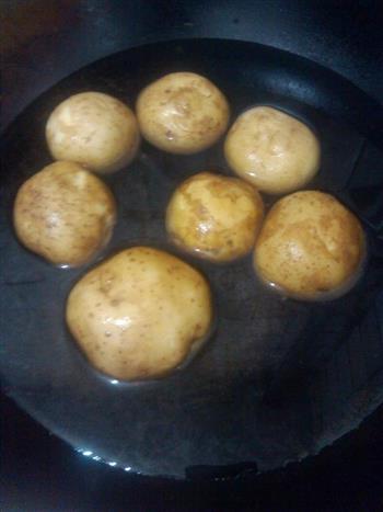 煎土豆包肉的做法步骤1